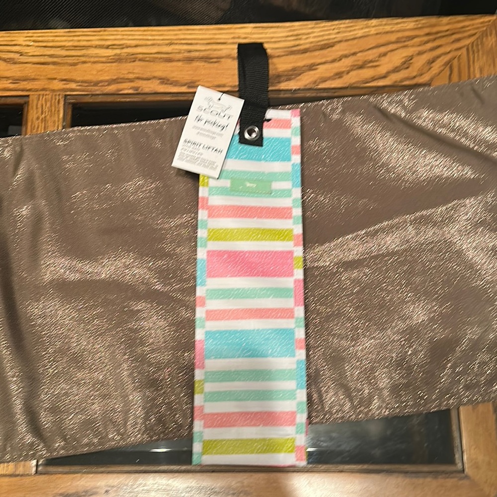 Scout reusable tote, NWT, Spirit Liftah Wine Bag in Off Tropic pattern.